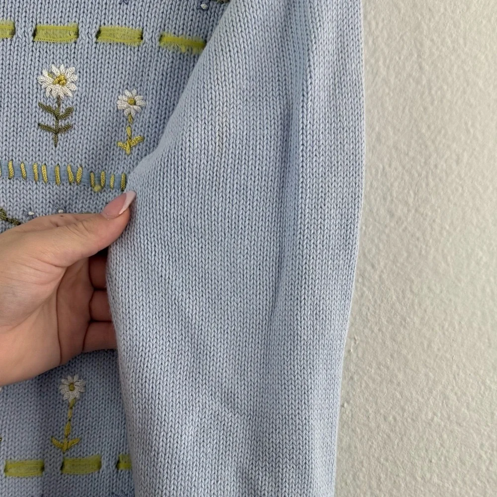 Vintage Women’s Deane & White Embroidered Floral Cardigan Button Front Sweater - Picture 6 of 7